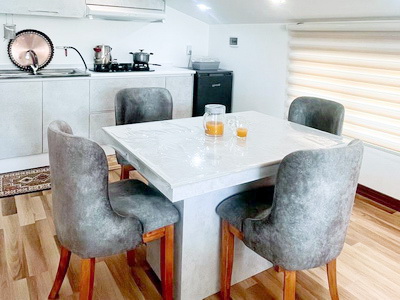 Comfortable Motels and Homes at the Base of Mount Damavand Comfortable motels and private homes at the base of Mount Damavand for pre-climb rest